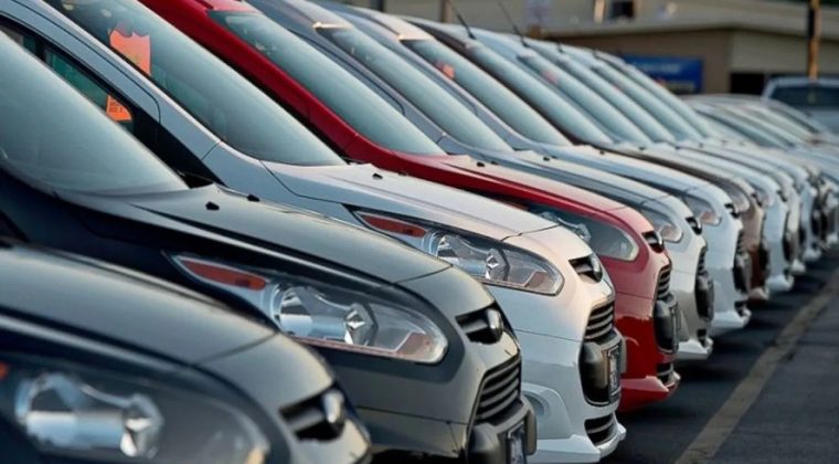 İzmir&rsquo;den oto alım satım har&ccedil;ları i&ccedil;in kritik hamle: İtiraz dosyası bakanlığa teslim edildi