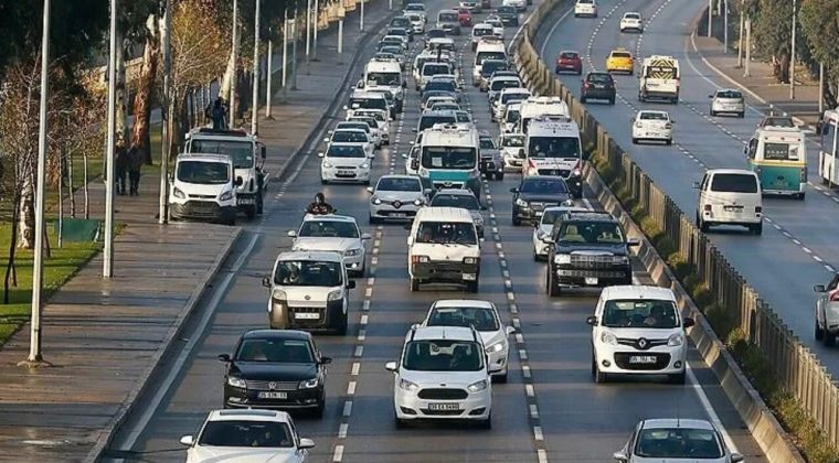 İZSU ve B&uuml;y&uuml;kşehir Duyurdu: İzmir'in Bu Caddesi Ara&ccedil; Trafiğine Kapalı