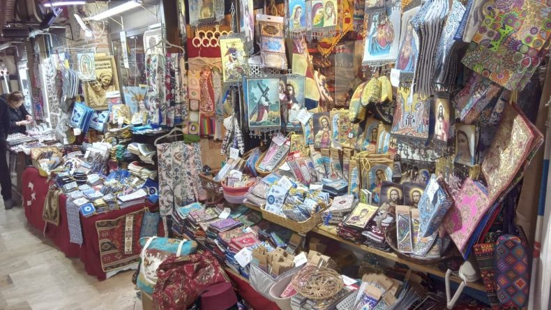 Kemeraltı&rsquo;nda Tarkan hatırası: Kuzu Kuzu&rsquo;nun zilleri tezgahta