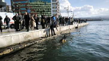 Konak'ta ak&uuml;l&uuml; tekerlekli sandalyesiyle denize d&uuml;şm&uuml;şt&uuml;: Ahmet &Ccedil;. hastanede hayatını kaybetti