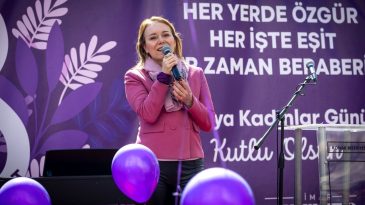 Konak&rsquo;ta 8 Mart coşkusu: T&uuml;m hafta kadınların!