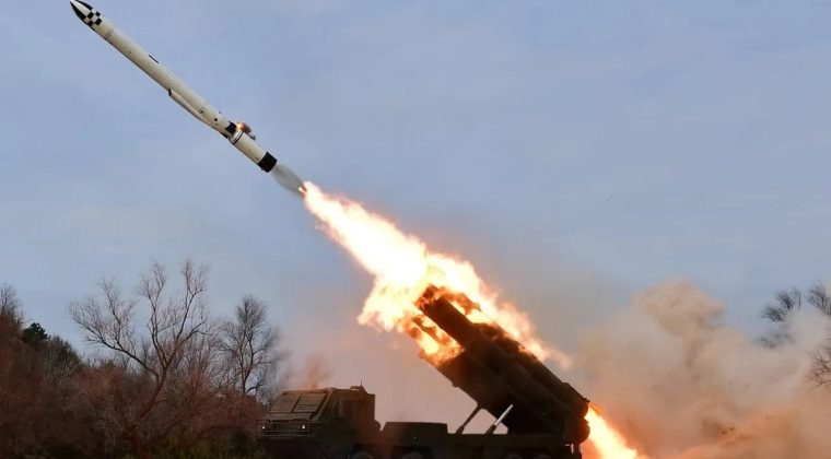 Kuzey Kore, Japon Denizi'ne 10 adet f&uuml;ze fırlattı