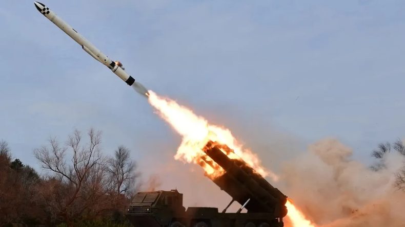 Kuzey Kore, Japon Denizi'ne 10 adet f&uuml;ze fırlattı