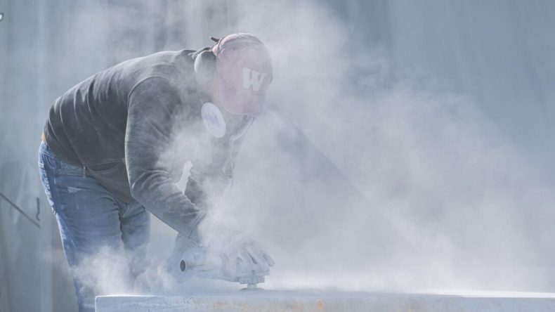 Marble İzmir&rsquo;de mermer bloklar sanata d&ouml;n&uuml;ş&uuml;yor: Heykeller kentin d&ouml;rt bir yanında sergilenecek