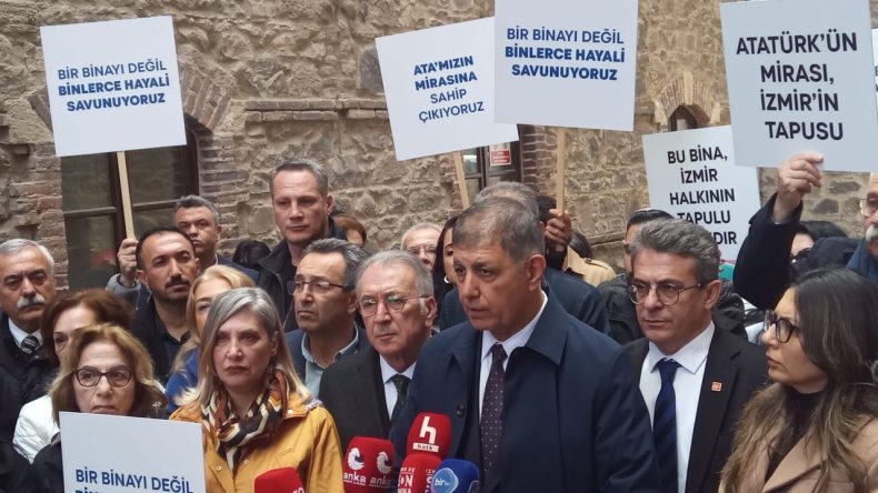 Meslek Fabrikası &ouml;n&uuml;nde n&ouml;bet s&uuml;r&uuml;yor: Buradayız, ayrılmıyoruz!