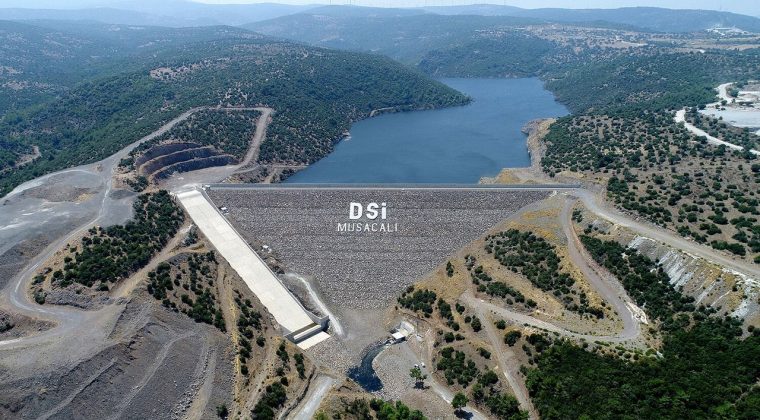 Sık sık su kriziyle g&uuml;ndeme gelen İzmir i&ccedil;in DSİ&rsquo;den dikkat &ccedil;eken a&ccedil;ıklama: Yılda 74 milyon metrek&uuml;p su sağlıyoruz