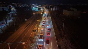 Tatil bitiyor: Yollarda bayram d&ouml;n&uuml;ş&uuml; trafik yoğunluğu!