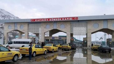 T&uuml;rkiye-İran sınır kapılarında g&uuml;n&uuml;birlik yolcu ge&ccedil;işleri durduruldu