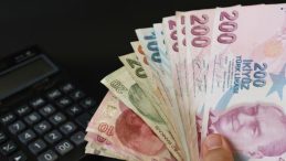 Yabancılar TL varlıklarını satıyor: Son 11 ayın en sert &ccedil;ıkışı yaşandı