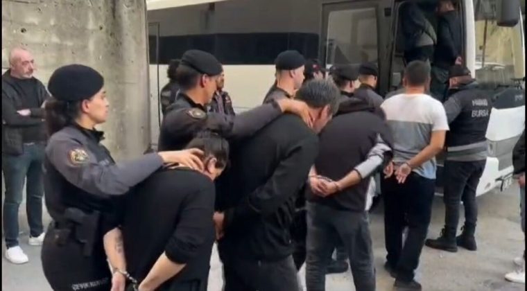 Zehir tacirlerine İzmir dahil 67 ilde operasyon: 755 bin hap ele ge&ccedil;irildi