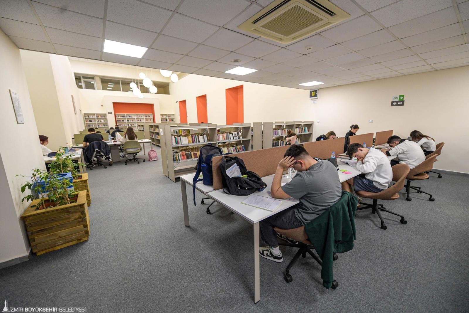 Kütüphane iç görünümü