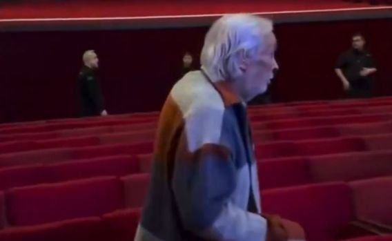 Müjdat Gezen seyirci ile tartışıyor