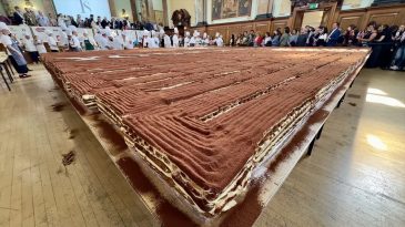 440 Metrelik D&uuml;nyanın En Uzun Tiramisu Rekoru Kırıldı!