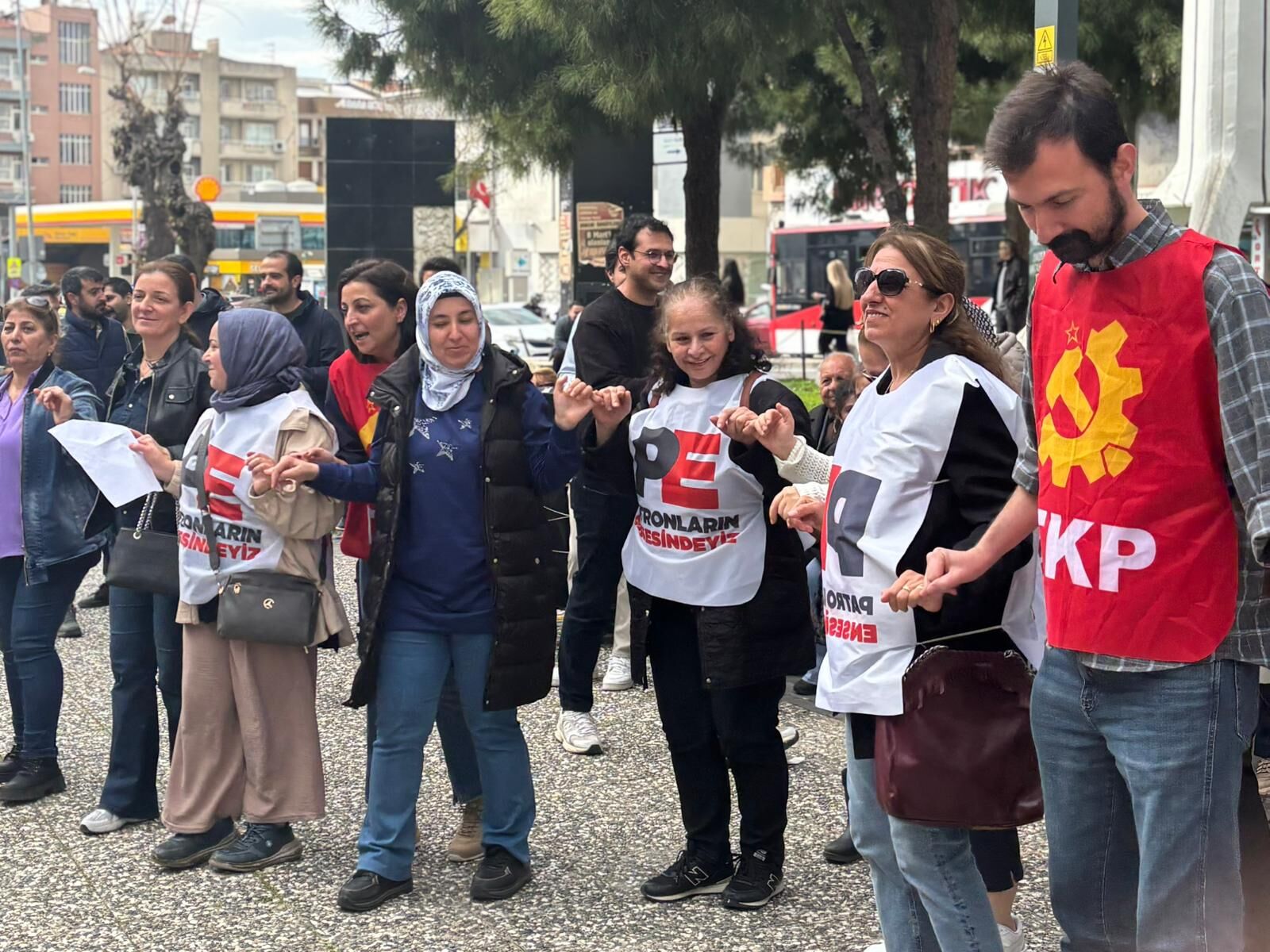 Atamay işçileri zafer kutlaması