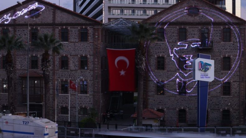 Atatürk'ün imzaladığı belge indirilmişti: Meslek Fabrikası'na imzası ve silüeti yansıtıldı