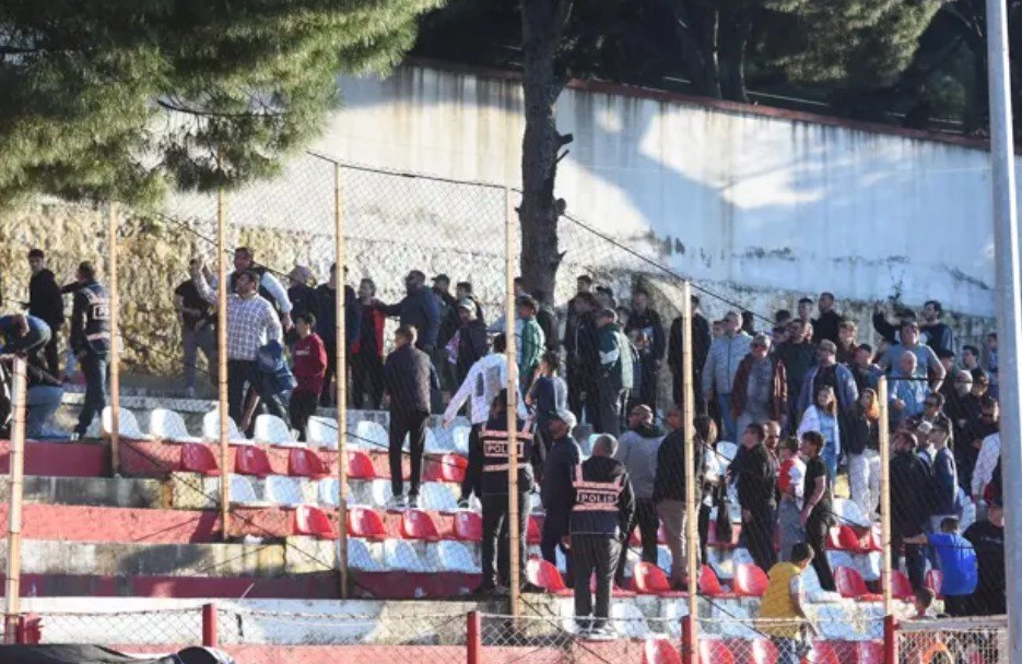 Karşıyaka Ayvalıkgücü Maçı