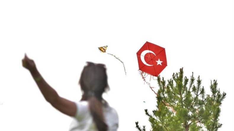 Bornova&rsquo;da 23 Nisan coşkusu: G&ouml;ky&uuml;z&uuml; şenlenecek!