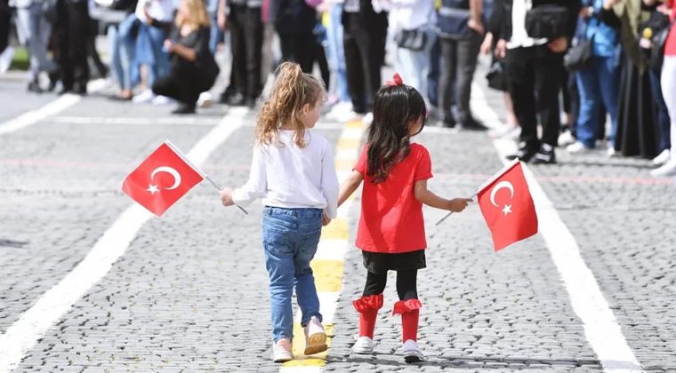 Bornova&rsquo;da 23 Nisan&rsquo;da anlamlı buluşma: S&ouml;z &ccedil;ocuklarda