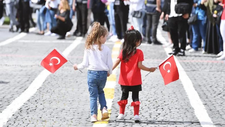 Bornova&rsquo;da 23 Nisan&rsquo;da anlamlı buluşma: S&ouml;z &ccedil;ocuklarda