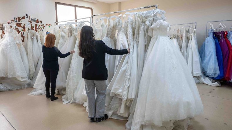 Bornova&rsquo;da gen&ccedil; &ccedil;iftlere anlamlı destek