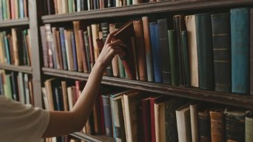Buca&rsquo;da Kitap Değişim G&uuml;nleri Başlıyor: İlk Adres İzkent Mahallesi