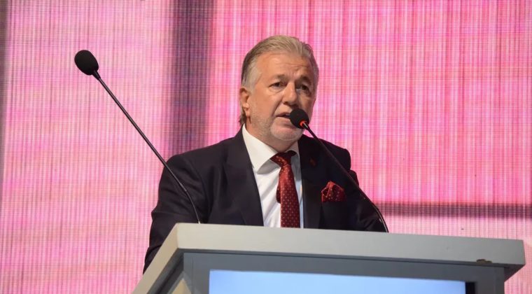 B&uuml;y&uuml;kşehir&rsquo;in taksi ihalesi tartışma yaratmıştı: İzmir esnafının başkanı Ata&rsquo;dan dikkat &ccedil;eken a&ccedil;ıklama