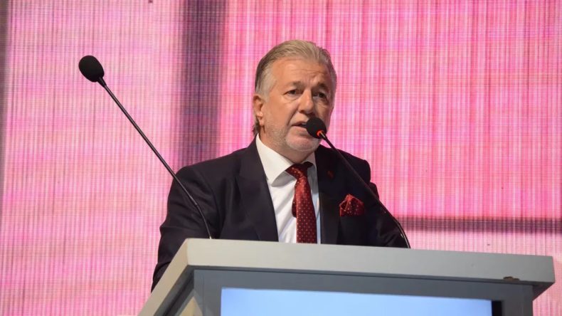 B&uuml;y&uuml;kşehir&rsquo;in taksi ihalesi tartışma yaratmıştı: İzmir esnafının başkanı Ata&rsquo;dan dikkat &ccedil;eken a&ccedil;ıklama