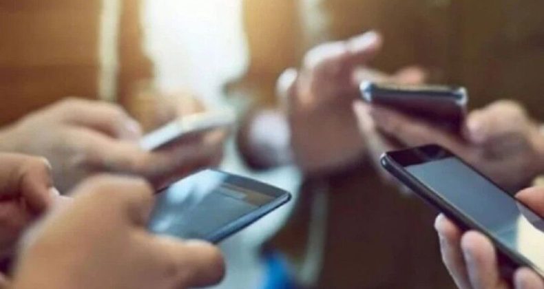 Cep telefonlarına zam geliyor