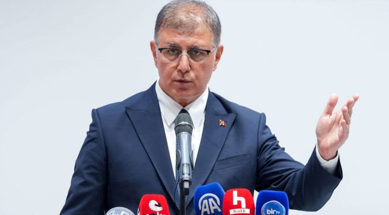 CHP İzmir Grubu&rsquo;nda 5 Saatlik Kritik Toplantı: Tugay&rsquo;dan Dikkat &Ccedil;eken &Ccedil;ıkışlar