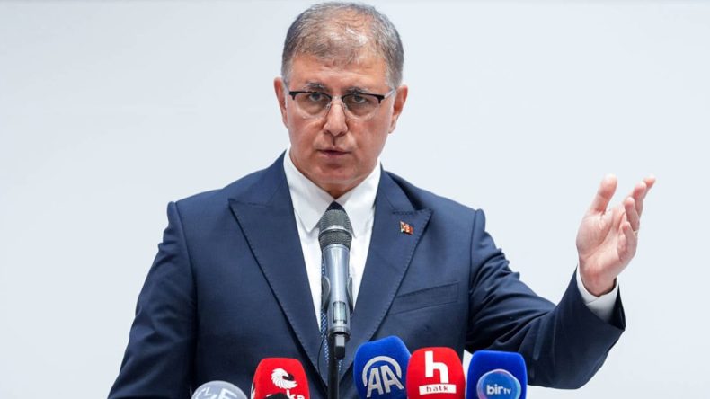 CHP İzmir Grubu&rsquo;nda 5 Saatlik Kritik Toplantı: Tugay&rsquo;dan Dikkat &Ccedil;eken &Ccedil;ıkışlar