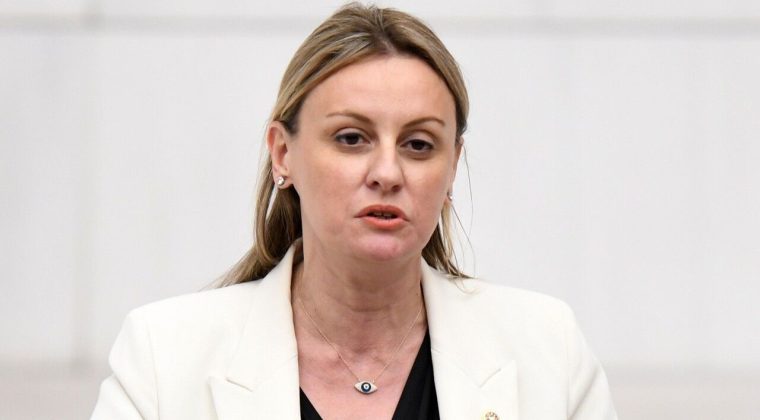 CHP&rsquo;li &Ouml;sen&rsquo;den Yerebatan Sarnıcı tepkisi: D&uuml;n İzmir, bug&uuml;n İstanbul, yarın sabah hangi ile uyanacağız!