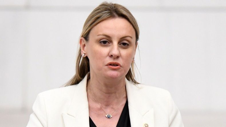 CHP&rsquo;li &Ouml;sen&rsquo;den Yerebatan Sarnıcı tepkisi: D&uuml;n İzmir, bug&uuml;n İstanbul, yarın sabah hangi ile uyanacağız!