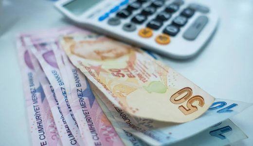 DİSK-AR raporu: Asgari &uuml;cretli vergi ve enflasyona &ccedil;alıştı!