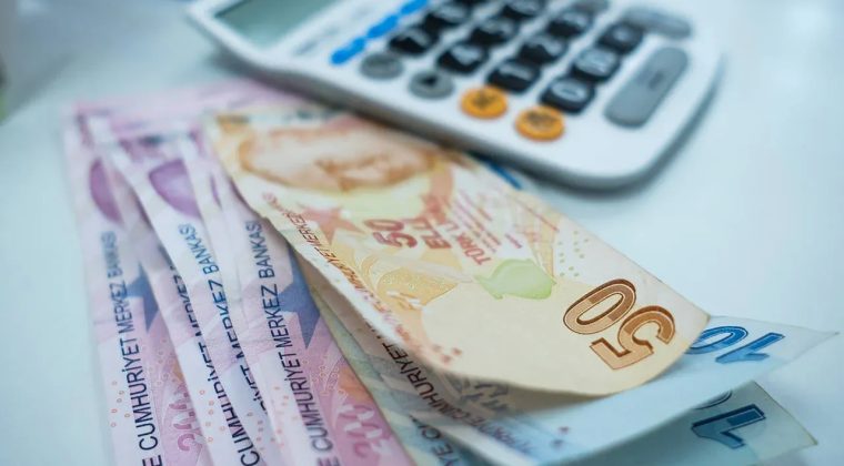 DİSK-AR raporu: Asgari &uuml;cretli vergi ve enflasyona &ccedil;alıştı!