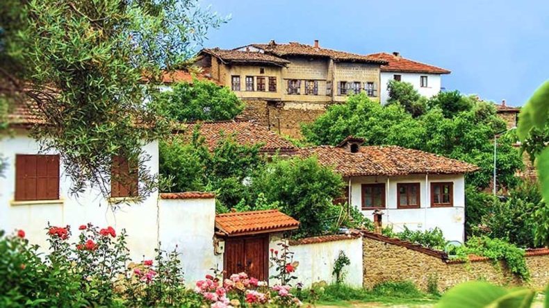 D&uuml;nyanın en iyi turizm k&ouml;ylerinden biri İzmir&rsquo;de: İşte baharın en g&uuml;zel ka&ccedil;ış rotası