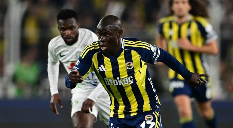 Fenerbah&ccedil;e zirve yarışında 1 puana razı oldu: &Ccedil;aykur Rizespor'la son anda berabere kaldı