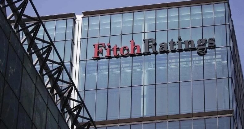 Fitch, T&uuml;rkiye'nin kredi g&ouml;r&uuml;n&uuml;m&uuml;n&uuml; pozitiften durağana &ccedil;evirdi
