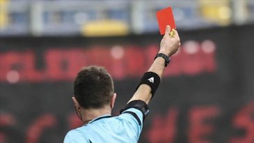 Futbolda kural değişikliği: Ağzını kapatan oyuncu kırmızı kart g&ouml;recek!