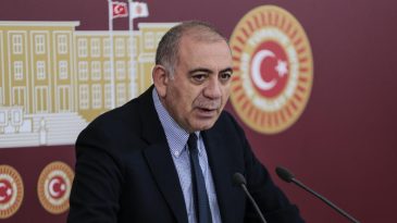 G&uuml;rsel Tekin temkinli konuştu: Yoğurdu &uuml;fleyerek yiyoruz!