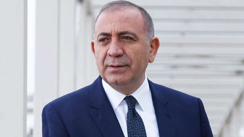 G&uuml;rsel Tekin&rsquo;den CHP y&ouml;netimine sert &ccedil;ıkış: Bizi 5 dakikada partiden attılar, Aziz İhsan Aktaş&rsquo;a neden dava a&ccedil;ılmıyor?