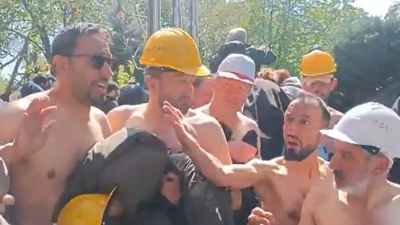 Hakkını arayan madencilere polisten biber gazlı m&uuml;dahale!