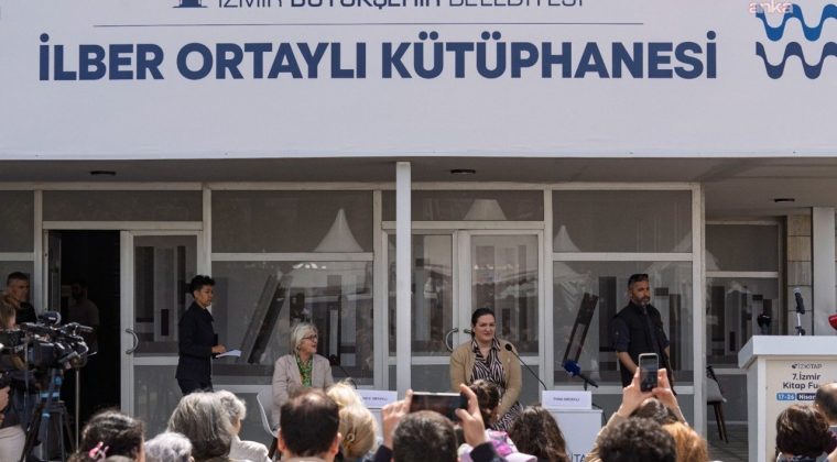 İlber Ortaylı'nın ailesi İzmir Kitap Fuarı'nda okurlarla buluştu