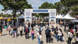 İZKİTAP&rsquo;ta edebiyat ş&ouml;leni yaşanıyor