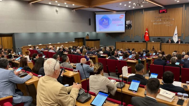 İzmir Büyükşehir Meclisi’nde yeni atamalar: CHP’de görev dağılımı netleşti