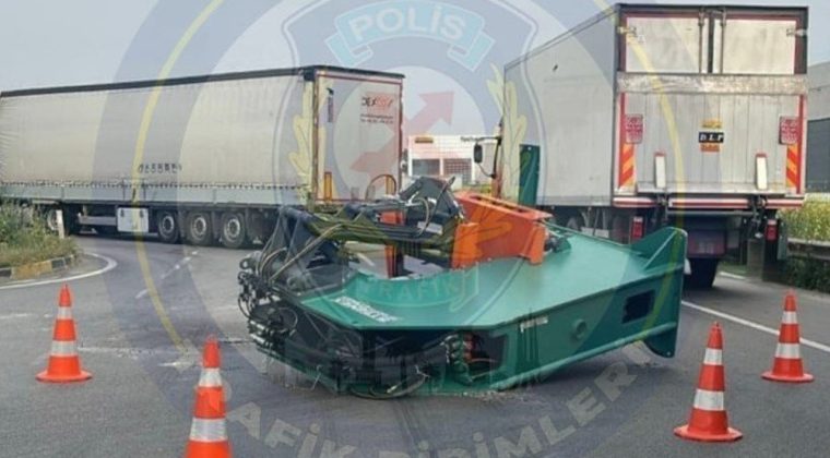 İzmir Emniyeti S&uuml;r&uuml;c&uuml;leri Uyardı: Kuyucak Kavşağı'na Dikkat!