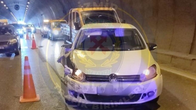 İzmir Emniyeti trafik i&ccedil;in uyardı: Bayraklı T&uuml;nelleri'nde iki ayrı kaza var!