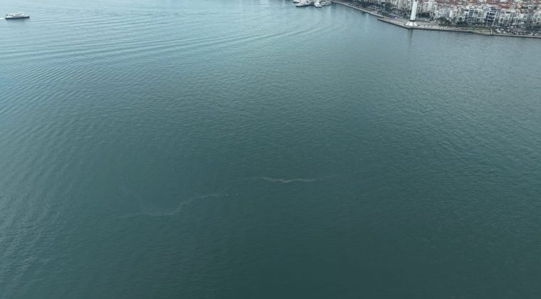 İzmir K&ouml;rfezi&rsquo;nde 13. Dış Kaynaklı Kirlilik Vakası: B&uuml;y&uuml;kşehir&rsquo;den Cezai İşlem &Ccedil;ağrısı