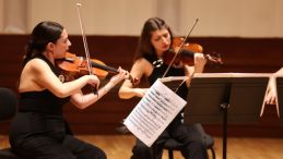 İzmir Oda Orkestrası yine ayakta alkışlandı