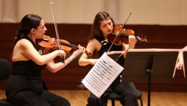 İzmir Oda Orkestrası yine ayakta alkışlandı