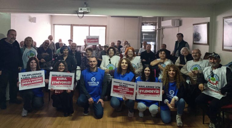 İzmir'de Eğitim-Sen &ccedil;alışanları iş bıraktı: Toplu s&ouml;zleşmede uyuşmazlık aşılamadı